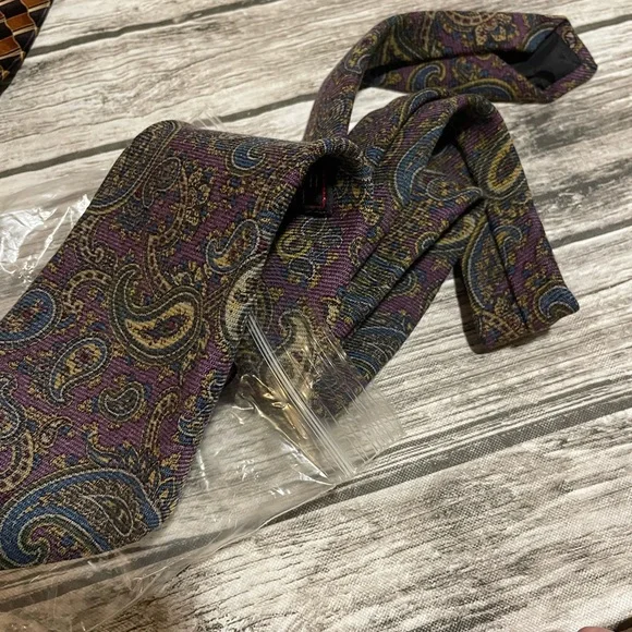 Hand painted tie - Picture 1 of 3